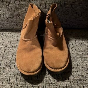 UGG tan ankle boots not lined